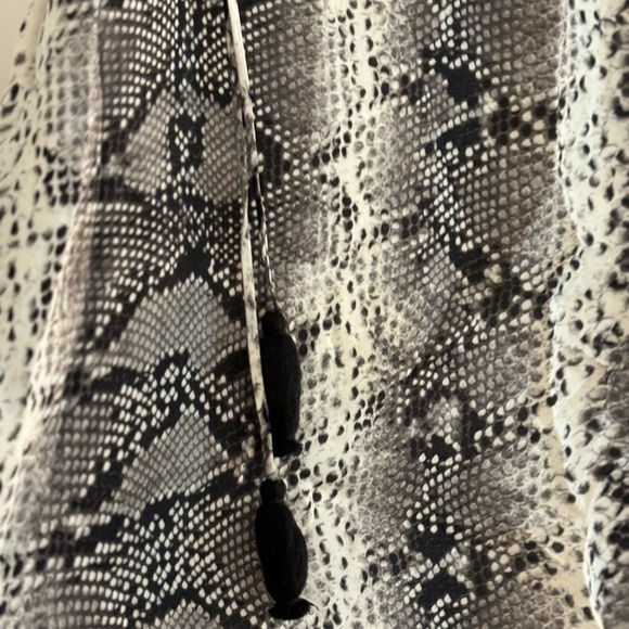 Elizabeth and James Silk Tank - Picture 6 of 6